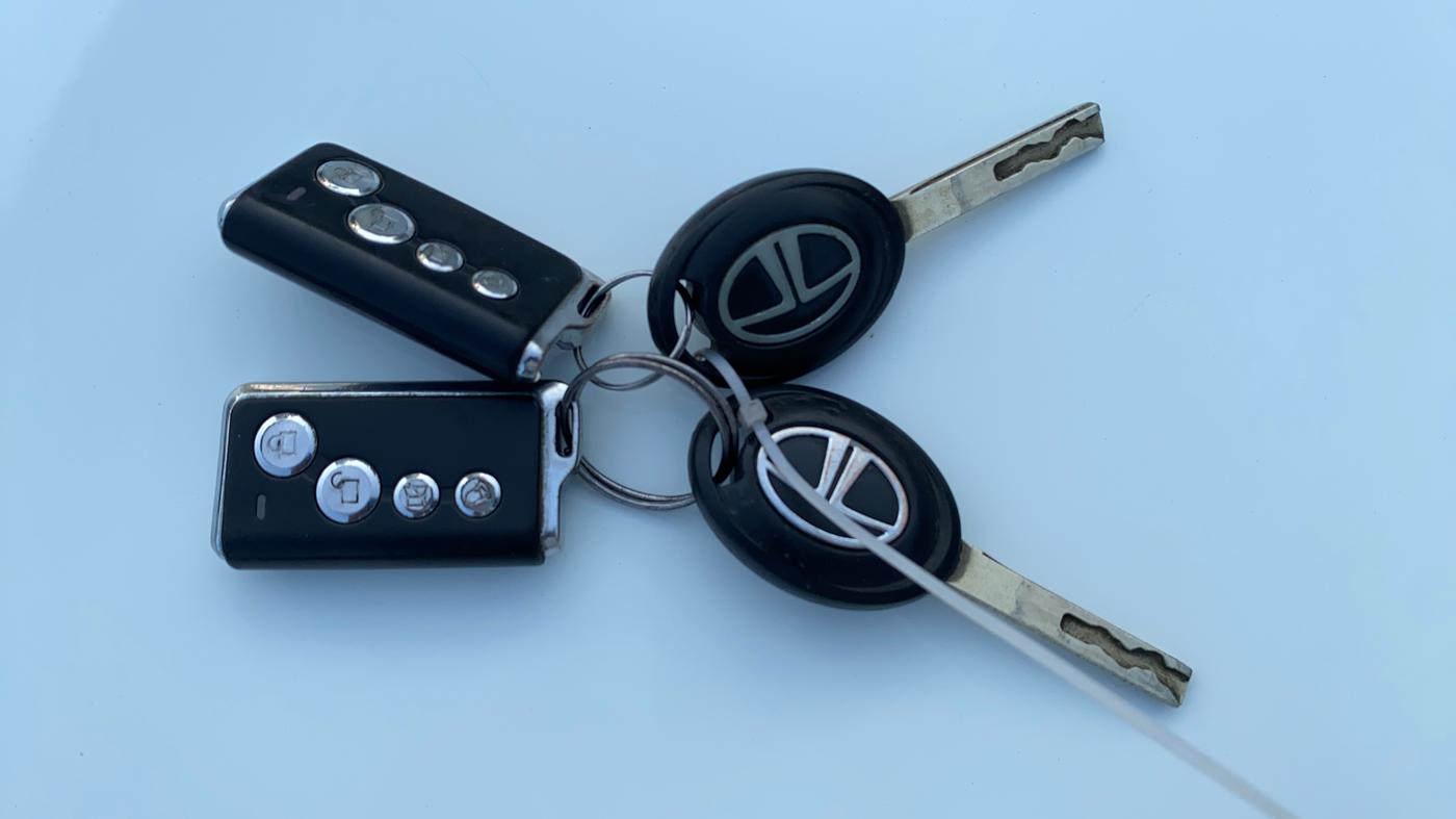 2020 Tata ALTROZ XE PETROL, Petrol, Manual, 48,742 km, Key Close Up