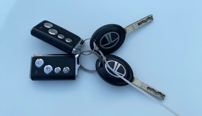 2020 Tata ALTROZ XE PETROL, Petrol, Manual, 48,742 km, Key Close Up