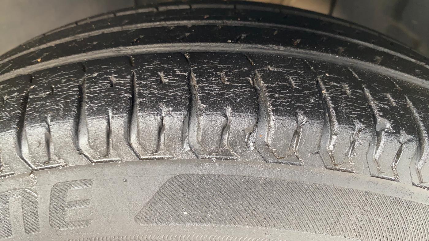 2020 Tata ALTROZ XE PETROL, Petrol, Manual, 48,742 km, Left Front Tyre Tread