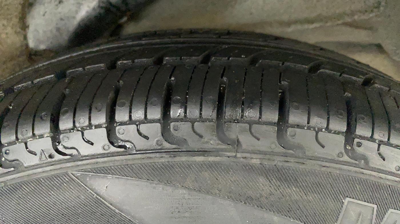2010 Hyundai i10 SPORTZ 1.2 AT, Petrol, Automatic, 89,603 km, Left Rear Tyre Tread