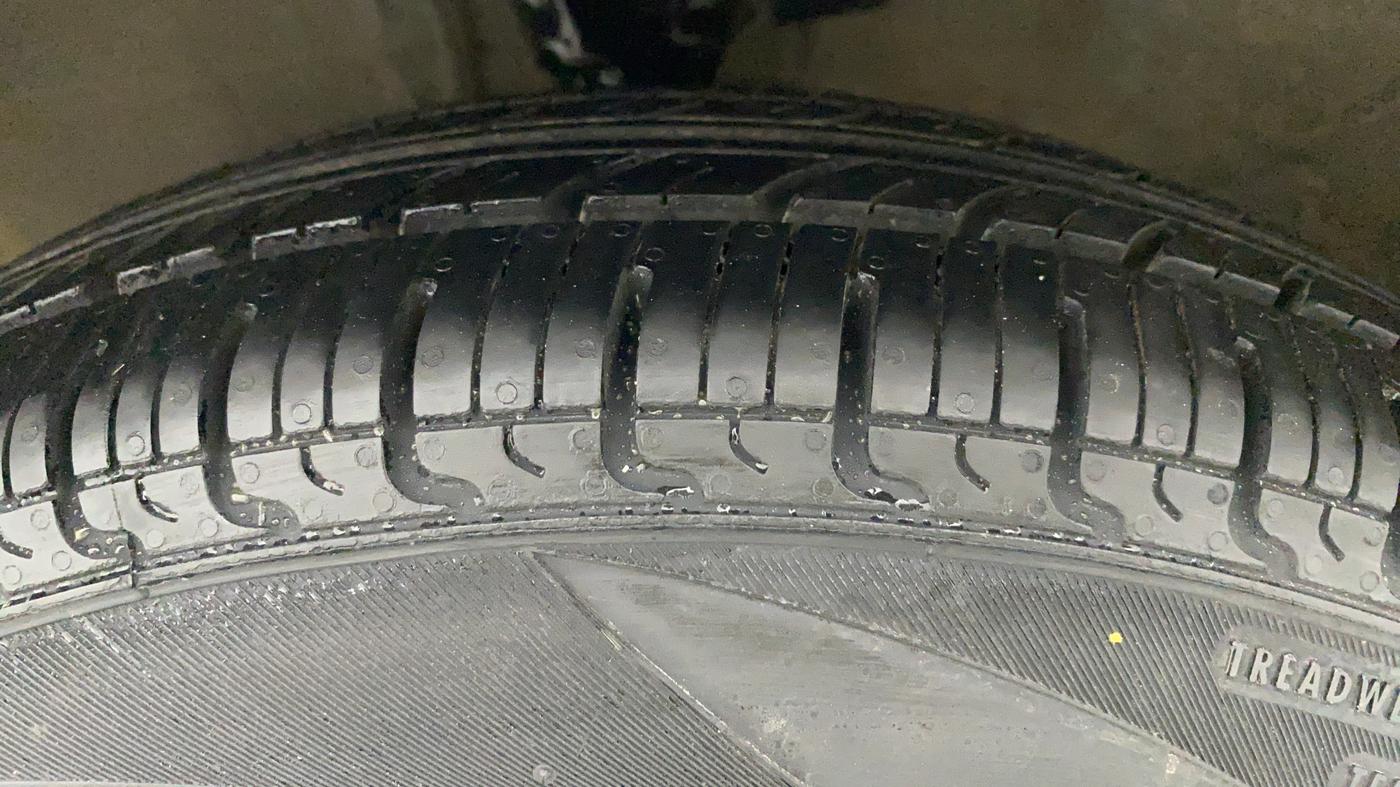 2010 Hyundai i10 SPORTZ 1.2 AT, Petrol, Automatic, 89,603 km, Left Front Tyre Tread
