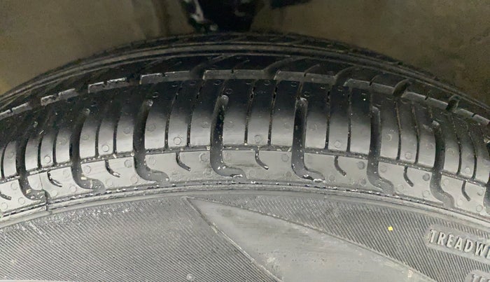 2010 Hyundai i10 SPORTZ 1.2 AT, Petrol, Automatic, 89,603 km, Left Front Tyre Tread