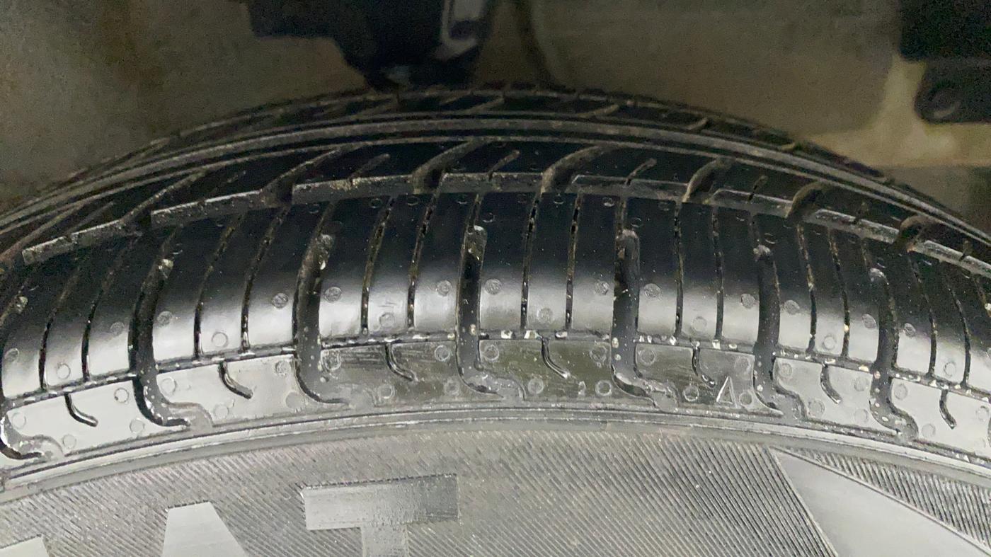 2010 Hyundai i10 SPORTZ 1.2 AT, Petrol, Automatic, 89,603 km, Right Front Tyre Tread