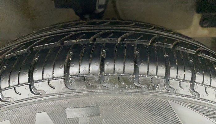 2010 Hyundai i10 SPORTZ 1.2 AT, Petrol, Automatic, 89,603 km, Right Front Tyre Tread