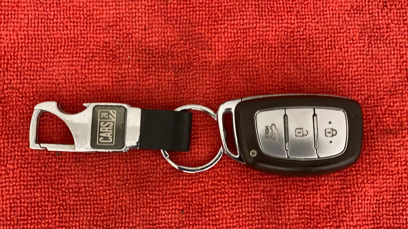 2016 Hyundai Creta SX PLUS 1.6 PETROL, Petrol, Manual, 1,18,762 km, Key Close Up