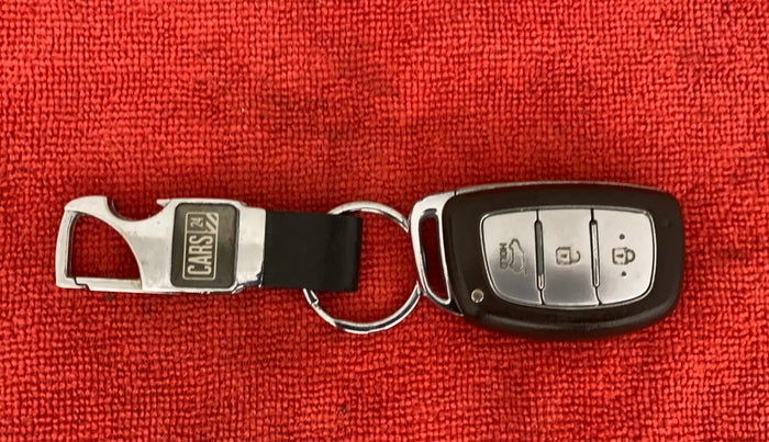 2016 Hyundai Creta SX PLUS 1.6 PETROL, Petrol, Manual, 1,18,762 km, Key Close Up