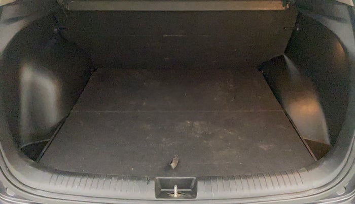 2016 Hyundai Creta SX PLUS 1.6 PETROL, Petrol, Manual, 1,18,762 km, Boot Inside