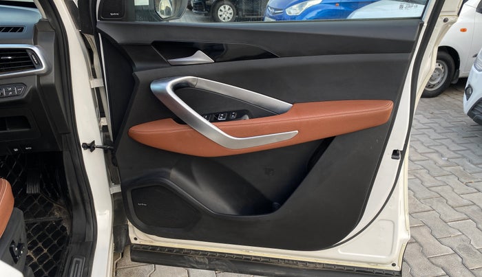 2022 MG HECTOR PLUS SHARP 1.5 PETROL TURBO CVT 6-STR, Petrol, Automatic, 76,670 km, Driver Side Door Panels Control