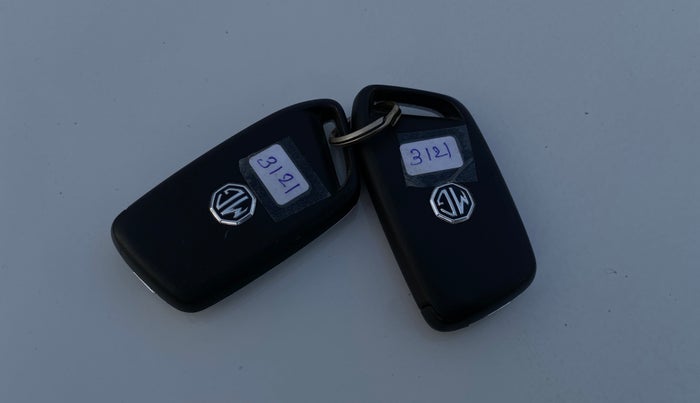 2022 MG HECTOR PLUS SHARP 1.5 PETROL TURBO CVT 6-STR, Petrol, Automatic, 76,670 km, Key Close Up