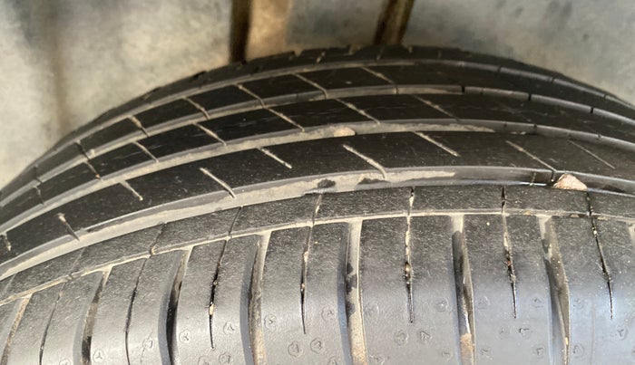 2022 MG HECTOR PLUS SHARP 1.5 PETROL TURBO CVT 6-STR, Petrol, Automatic, 76,670 km, Right Rear Tyre Tread