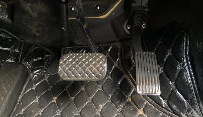 2022 MG HECTOR PLUS SHARP 1.5 PETROL TURBO CVT 6-STR, Petrol, Automatic, 76,670 km, Pedals