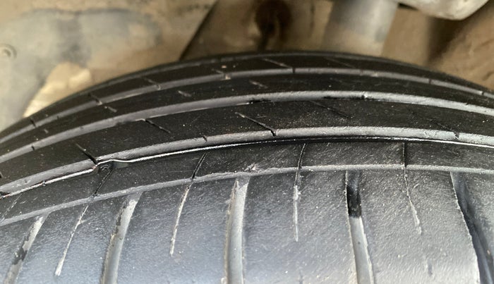 2022 MG HECTOR PLUS SHARP 1.5 PETROL TURBO CVT 6-STR, Petrol, Automatic, 76,670 km, Left Front Tyre Tread