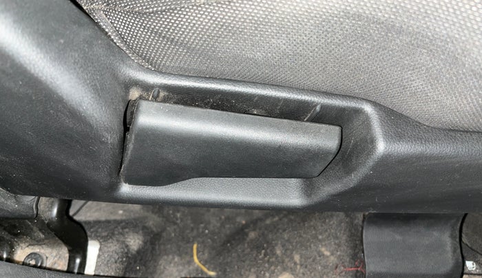 2021 Renault Kiger RXE MT, Petrol, Manual, 26,814 km, Driver Side Adjustment Panel
