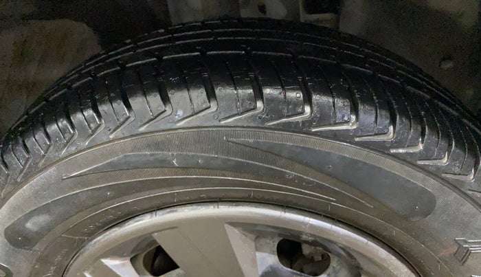 2017 Renault Kwid RXL, Petrol, Manual, 8,313 km, Right Front Tyre Tread