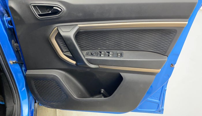 2022 Renault Kiger RXT (O) AMT DUAL TONE, Petrol, Automatic, 29,013 km, Driver Side Door Panels Control