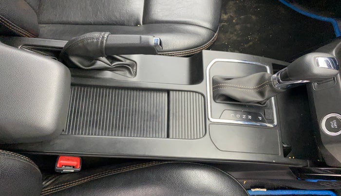 2022 Renault Kiger RXT (O) AMT DUAL TONE, Petrol, Automatic, 29,013 km, Gear Lever