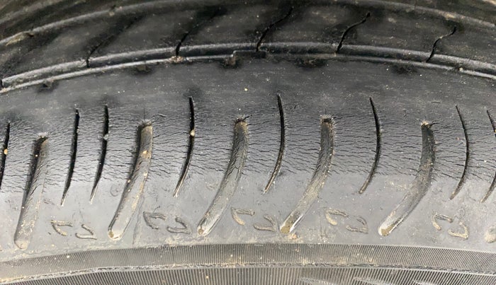 2022 Renault Kiger RXT (O) AMT DUAL TONE, Petrol, Automatic, 29,013 km, Left Rear Tyre Tread