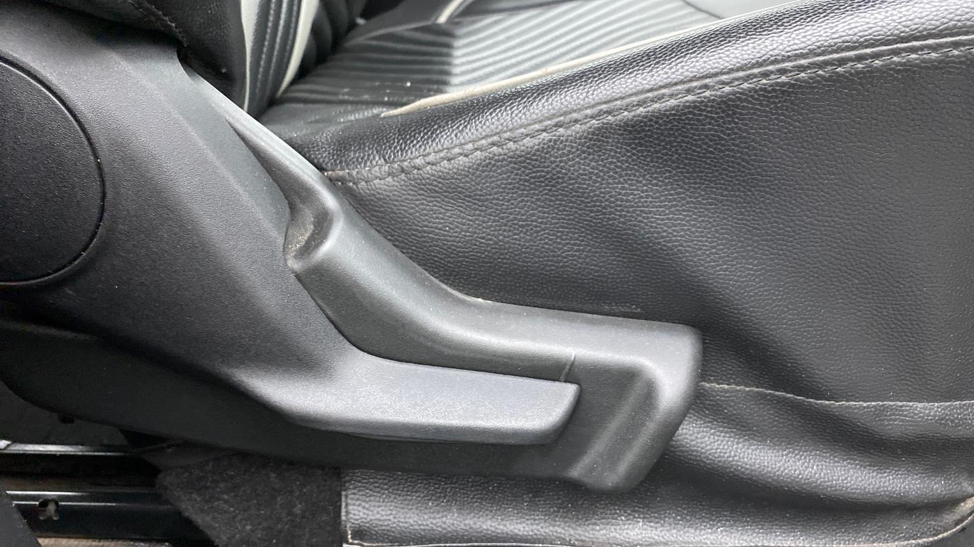2019 Maruti IGNIS DELTA 1.2, Petrol, Manual, 66,900 km, Driver Side Adjustment Panel
