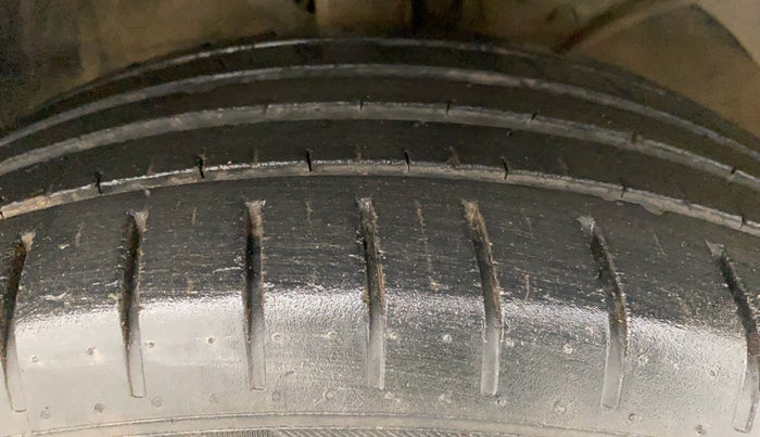 2017 Maruti Baleno ZETA PETROL 1.2, Petrol, Manual, 34,933 km, Right Front Tyre Tread
