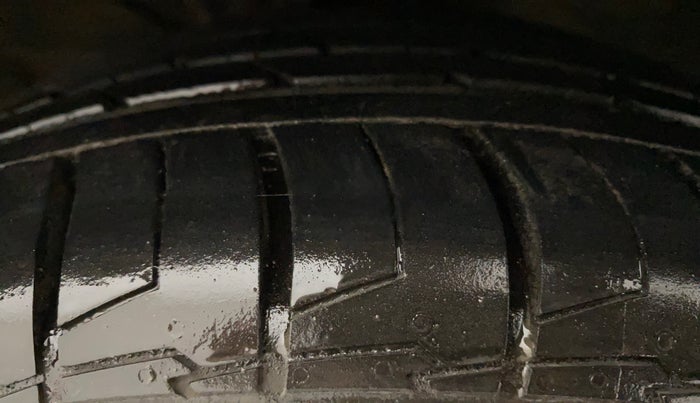 2012 Hyundai Verna FLUIDIC 1.6 VTVT SX, Petrol, Manual, 60,226 km, Right Front Tyre Tread