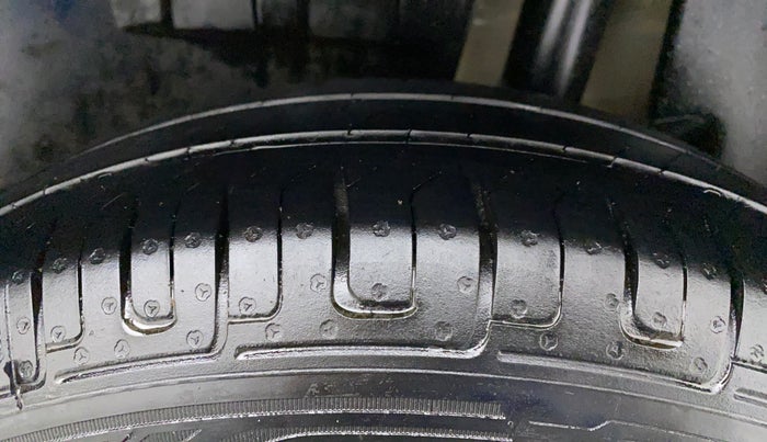 2017 Maruti Dzire VDI, Diesel, Manual, 1,02,730 km, Left Rear Tyre Tread
