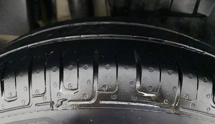 2017 Maruti Dzire VDI, Diesel, Manual, 1,02,730 km, Right Rear Tyre Tread