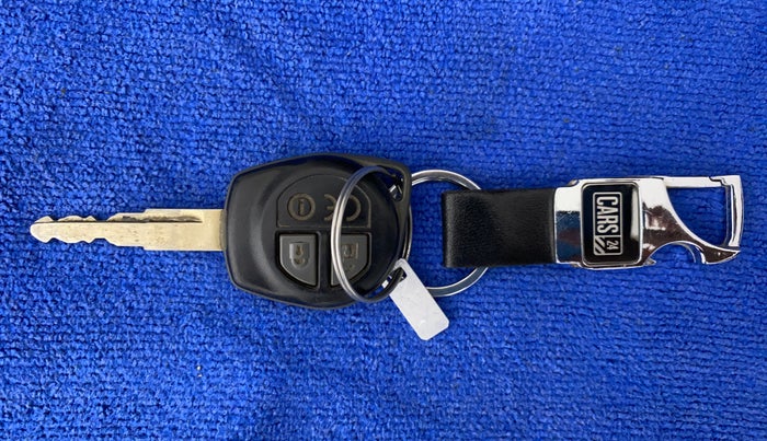 2017 Maruti Dzire VDI, Diesel, Manual, 1,02,730 km, Key Close Up