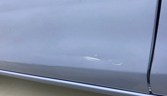 2013 Maruti Ritz VXI, Petrol, Manual, 61,680 km, Front passenger door - Minor scratches