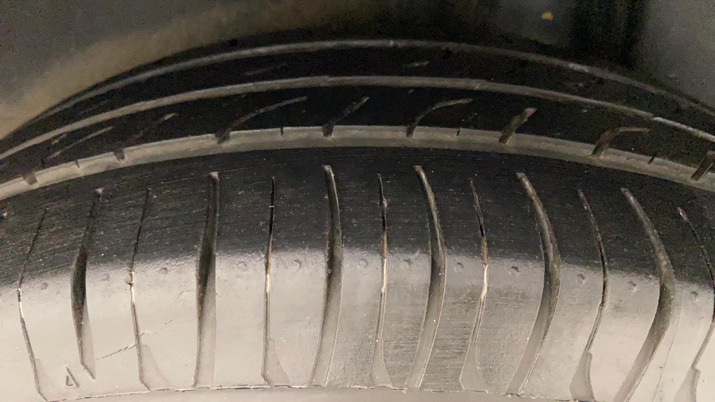 2013 Maruti Ritz VXI, Petrol, Manual, 61,680 km, Left Rear Tyre Tread