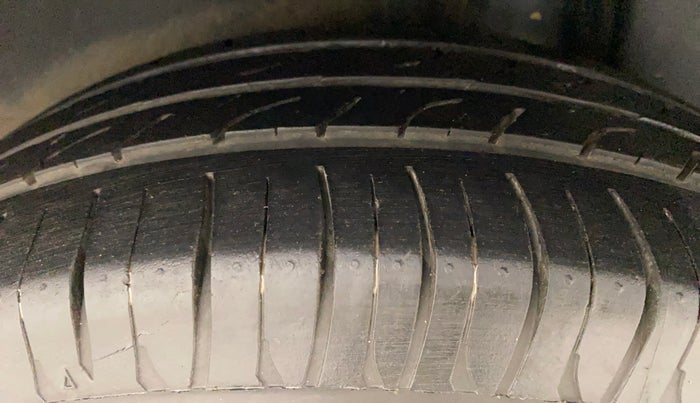 2013 Maruti Ritz VXI, Petrol, Manual, 61,680 km, Left Rear Tyre Tread