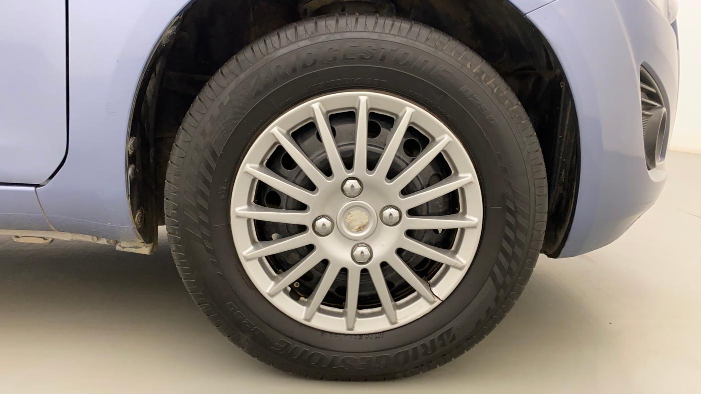 2013 Maruti Ritz VXI, Petrol, Manual, 61,680 km, Right Front Wheel