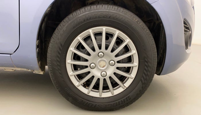 2013 Maruti Ritz VXI, Petrol, Manual, 61,680 km, Right Front Wheel