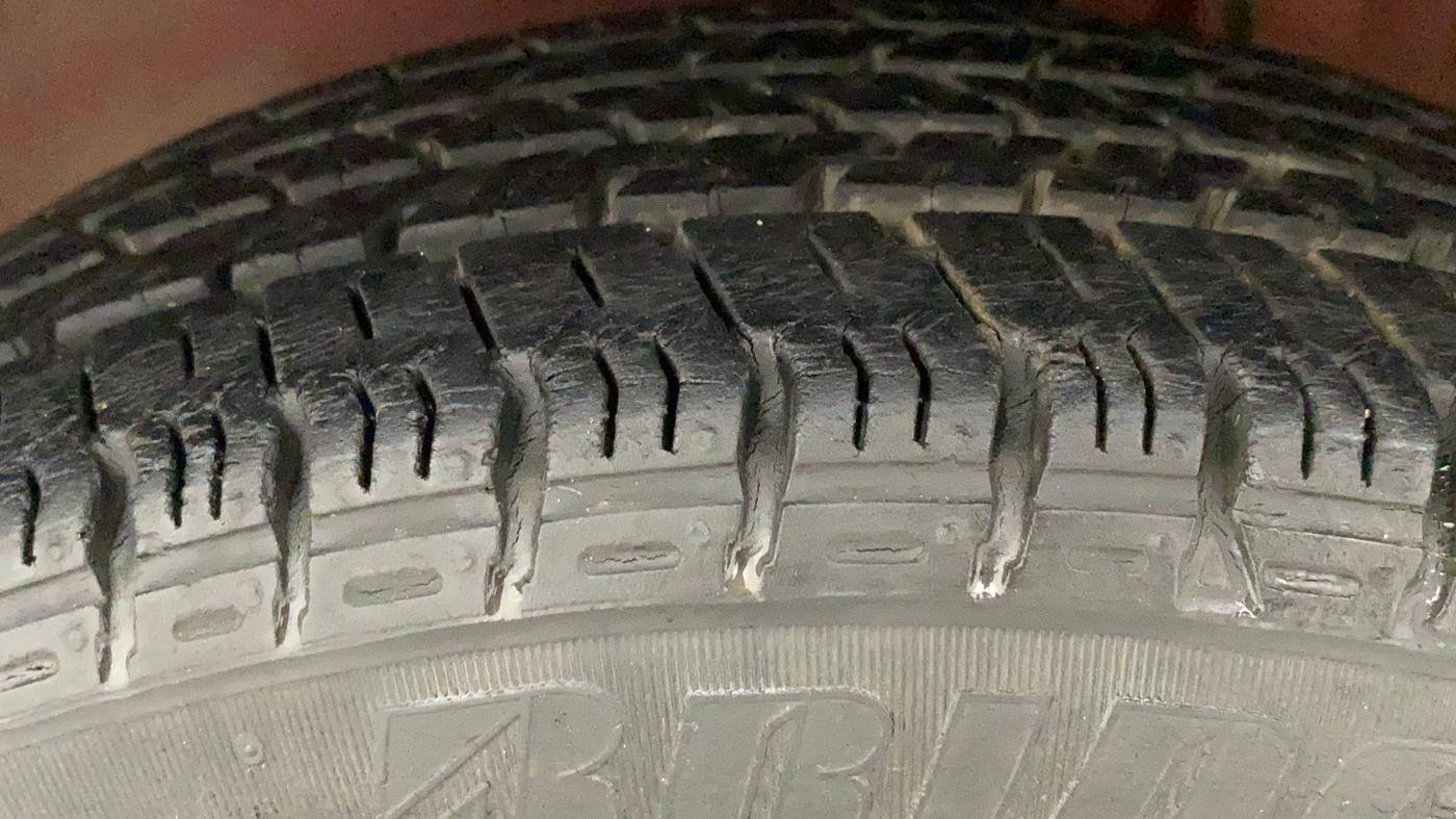 2015 Maruti Alto K10 VXI, Petrol, Manual, 24,331 km, Left Front Tyre Tread