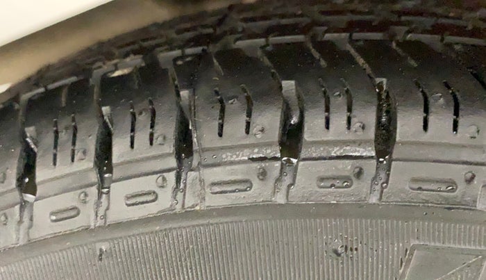 2015 Maruti Alto K10 VXI, Petrol, Manual, 24,331 km, Right Rear Tyre Tread