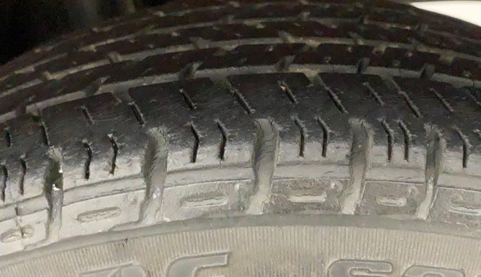 2015 Maruti Alto K10 VXI, Petrol, Manual, 24,331 km, Left Rear Tyre Tread