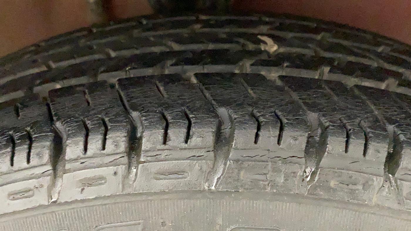 2015 Maruti Alto K10 VXI, Petrol, Manual, 24,331 km, Right Front Tyre Tread