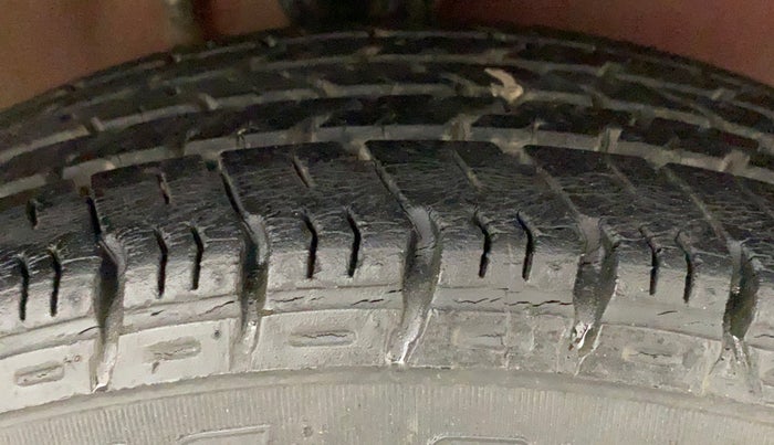 2015 Maruti Alto K10 VXI, Petrol, Manual, 24,331 km, Right Front Tyre Tread