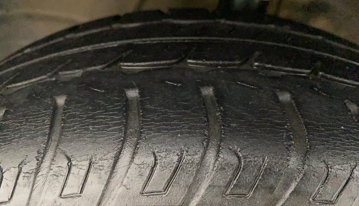 2017 Maruti Wagon R 1.0 VXI (O) AMT, Petrol, Automatic, 70,934 km, Left Front Tyre Tread