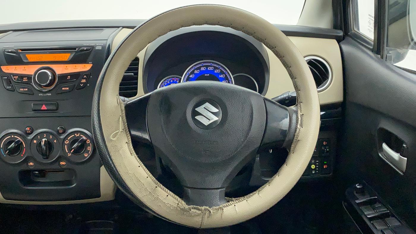 2017 Maruti Wagon R 1.0 VXI (O) AMT, Petrol, Automatic, 70,934 km, Steering Wheel Close Up