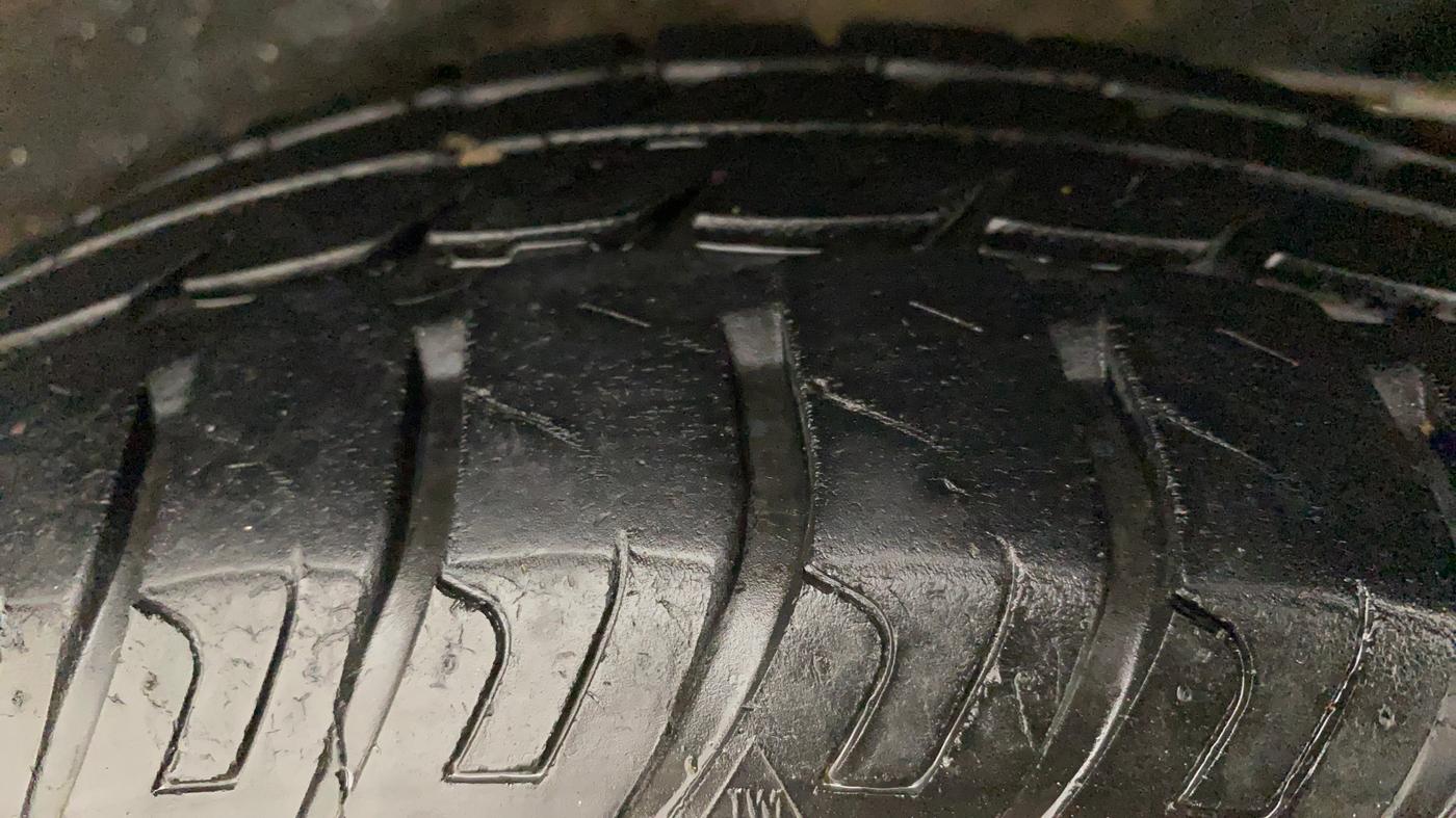 2017 Maruti Wagon R 1.0 VXI (O) AMT, Petrol, Automatic, 70,934 km, Left Rear Tyre Tread