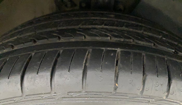 2018 Volkswagen Ameo HIGHLINE PLUS 1.0L 16 ALLOY, Petrol, Manual, 26,815 km, Right Front Tyre Tread