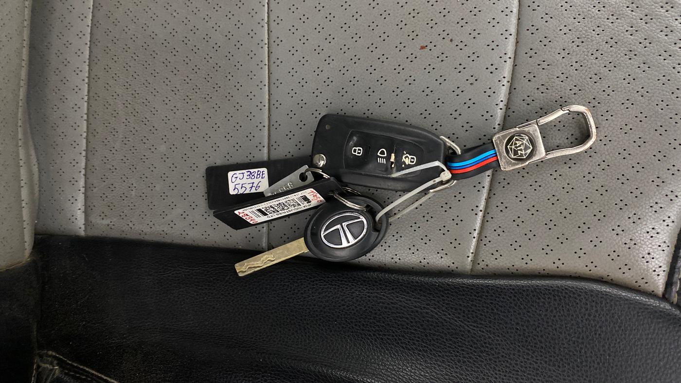 2023 Tata Tiago XT CNG, CNG, Manual, 84,865 km, Key Close Up
