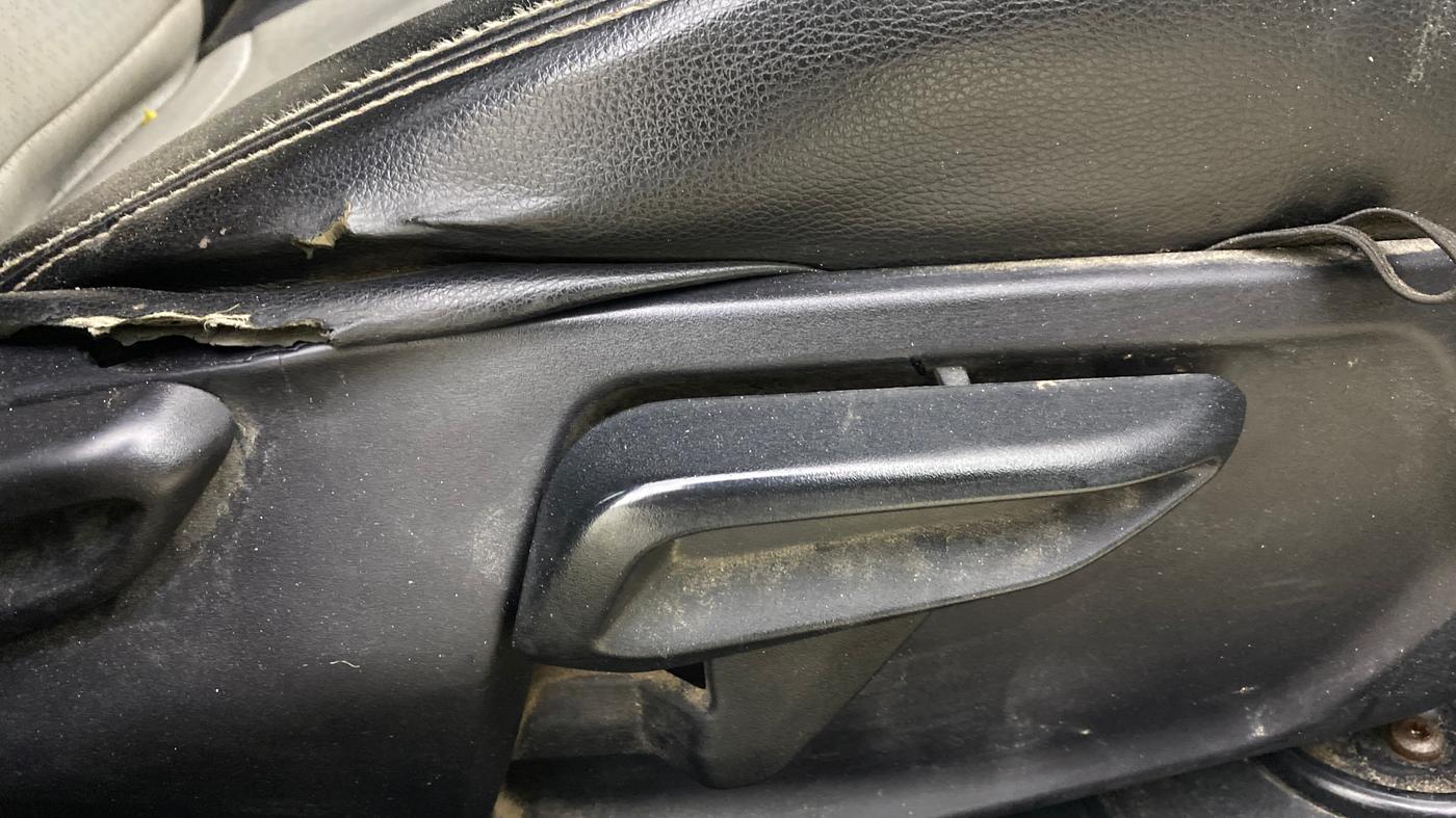 2023 Tata Tiago XT CNG, CNG, Manual, 84,865 km, Driver Side Adjustment Panel
