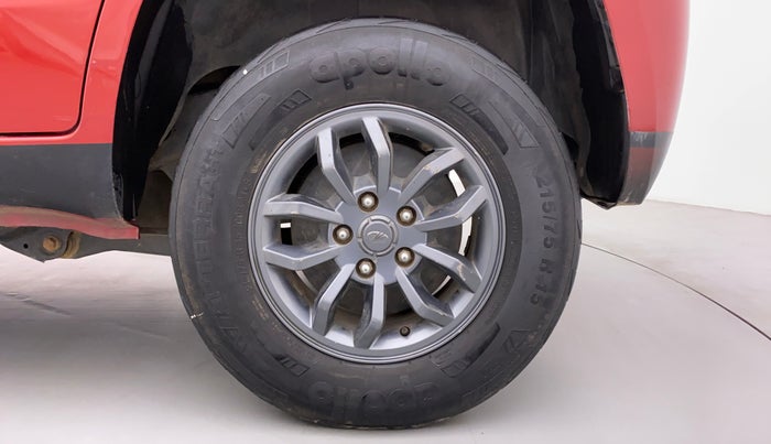 2018 Mahindra TUV300 T 10 MT Dual Tone, Diesel, Manual, 1,00,292 km, Left Rear Wheel