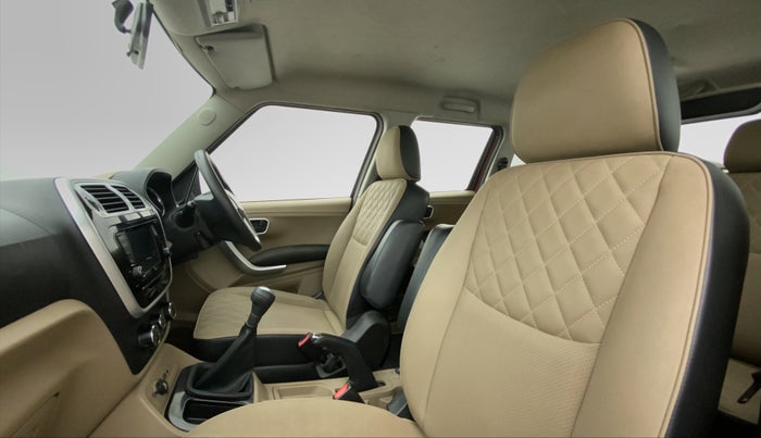 2018 Mahindra TUV300 T 10 MT Dual Tone, Diesel, Manual, 1,00,292 km, Right Side Front Door Cabin