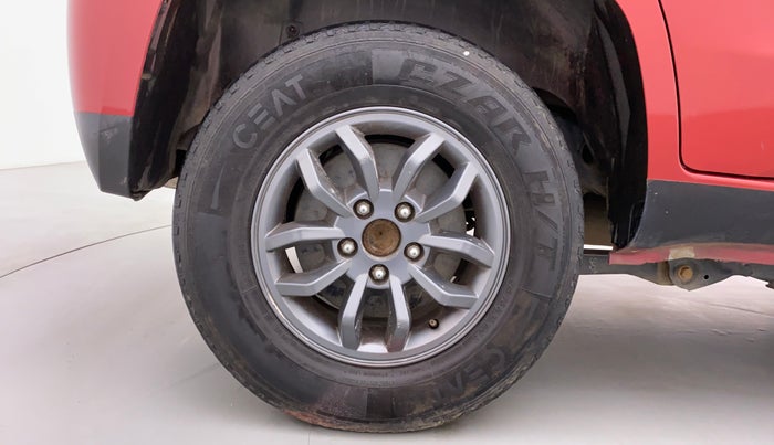 2018 Mahindra TUV300 T 10 MT Dual Tone, Diesel, Manual, 1,00,292 km, Right Rear Wheel