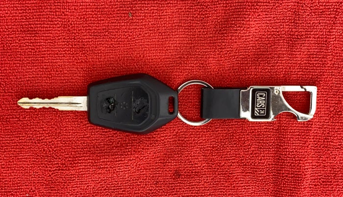 2018 Mahindra TUV300 T 10 MT Dual Tone, Diesel, Manual, 1,00,292 km, Key Close Up