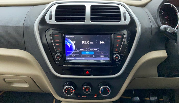 2018 Mahindra TUV300 T 10 MT Dual Tone, Diesel, Manual, 1,00,292 km, Air Conditioner