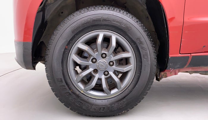 2018 Mahindra TUV300 T 10 MT Dual Tone, Diesel, Manual, 1,00,292 km, Left Front Wheel