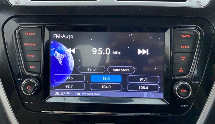 2018 Mahindra TUV300 T 10 MT Dual Tone, Diesel, Manual, 1,00,292 km, Infotainment System